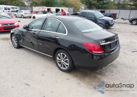2017 Mercedes-Benz C 300 4Matic из США, поврежденный, VIN 55SWF4KBXHU186883